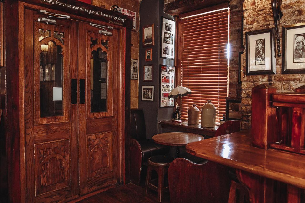 Muskerry Arms Bar And B&B Blarney Exterior photo