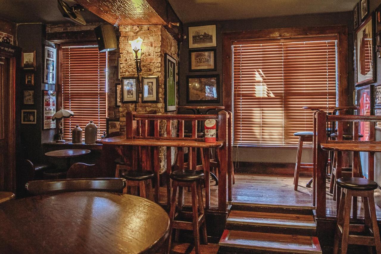 Muskerry Arms Bar And B&B Blarney Exterior photo