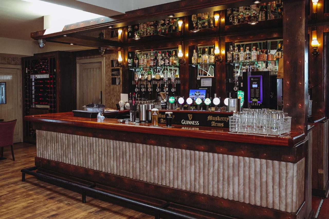 Muskerry Arms Bar And B&B Blarney Exterior photo