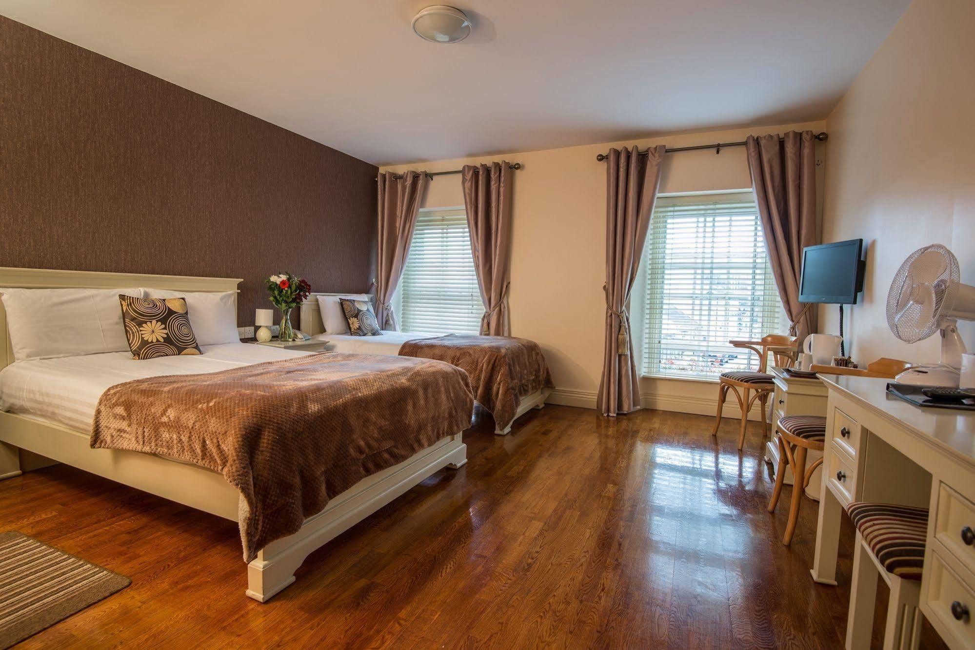 Muskerry Arms Bar And B&B Blarney Exterior photo