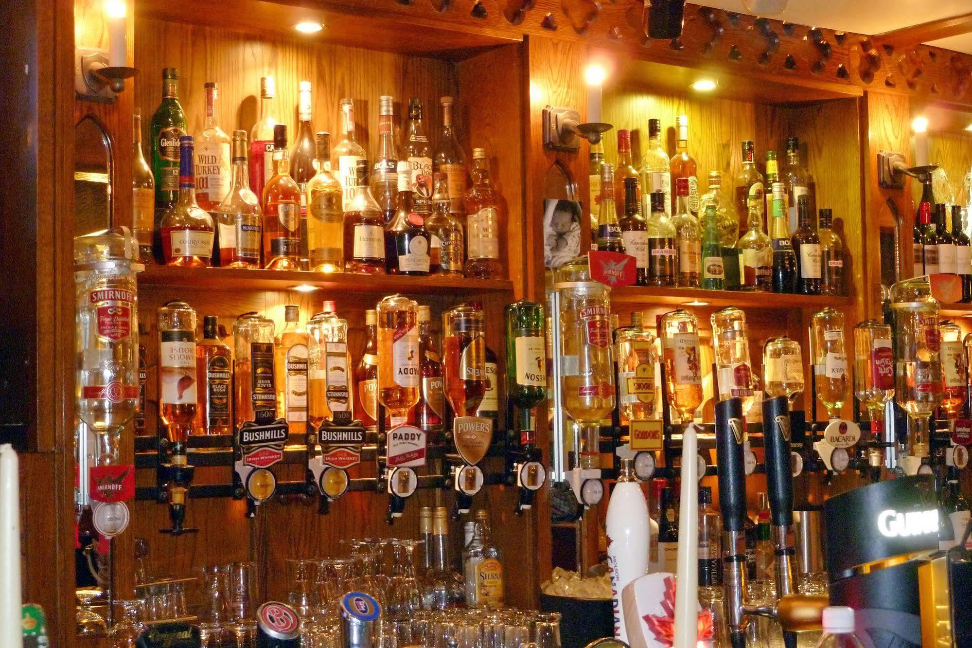 Muskerry Arms Bar And B&B Blarney Exterior photo